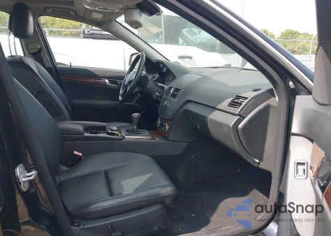 2009 Mercedes-Benz C 300 Sport 4Matic z USA, uszkodzony, nr VIN WDDGF81X99F199525